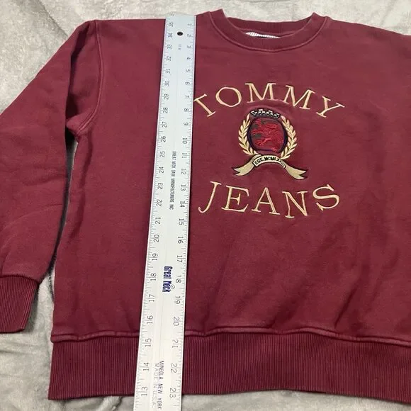 Tommy Jeans Sweatshirt Mens M Burgundy Embroidered Crest Logo Crewneck Pullover - Picture 3 of 12